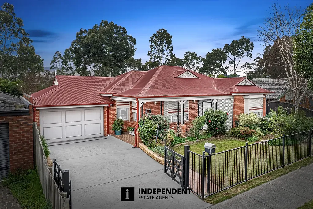 Cranbourne North 4Habitaciones Spacious Home Featuring a Fully Self-Contained Bungalow