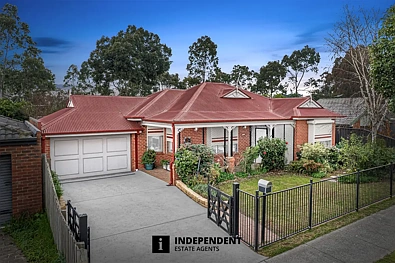 Cranbourne North 4 Bedroom Spacious Home Featuring a Fully Self-Contained Bungalow