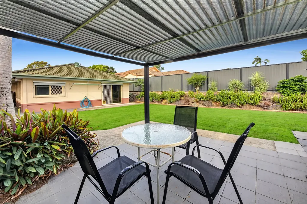 Mudgeeraba 3房  Tucked Away Yet Close to Everything - The Perfect Mudgeeraba Retreat