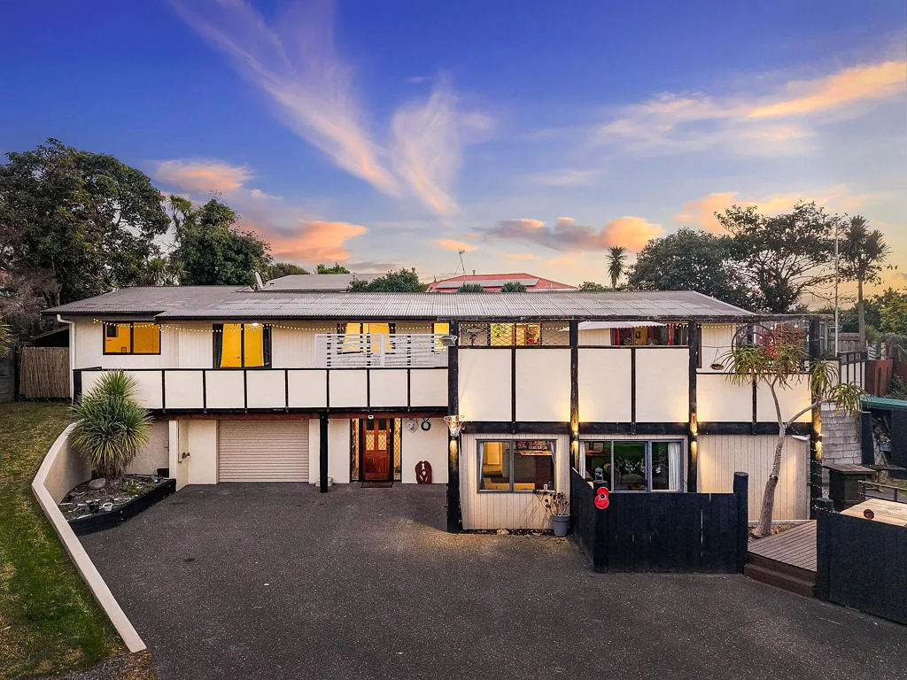 16 Karaka Grove, Raumati Beach, Kapiti Coast, Wellington