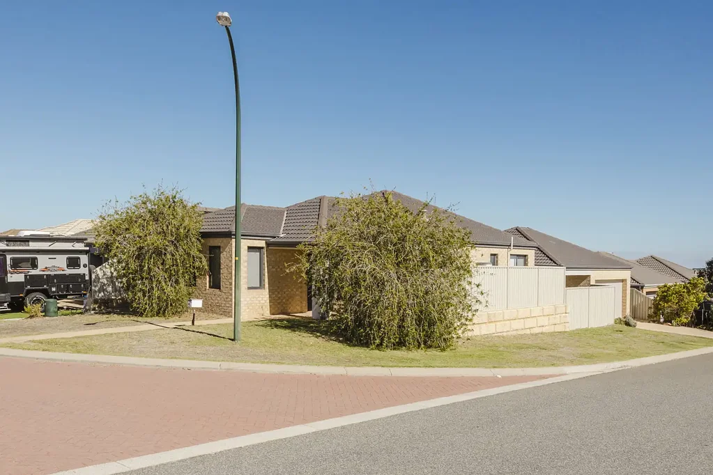 Pearsall 4 Bedroom Low-Maintenance   Stylish Home  Great Location