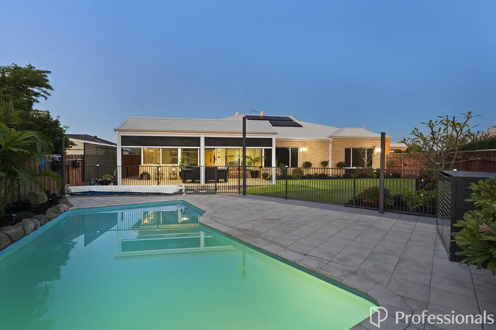 Landsdale 4બેડરૂમ PARKFRONT PRESTIGE WITH STUNNING LAKE VIEWS