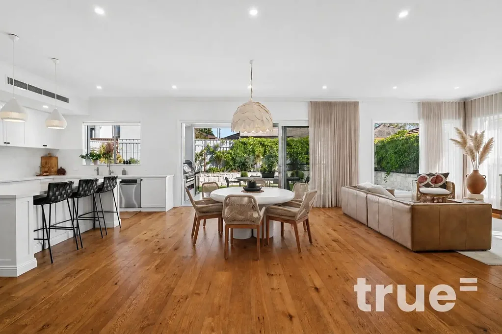 IMMACULATE HOME WITH LUXURIOUS AMENITIES, PERFECT FOR ENTERTAINING