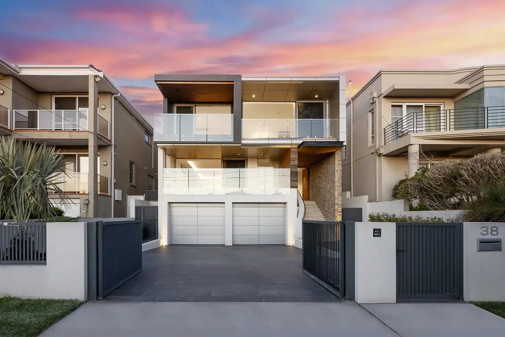 Dover Heights 7ਬੈੱਡਰੂਮ Sophisticated Family Sanctuary with Iconic Harbour, Opera House & City Views