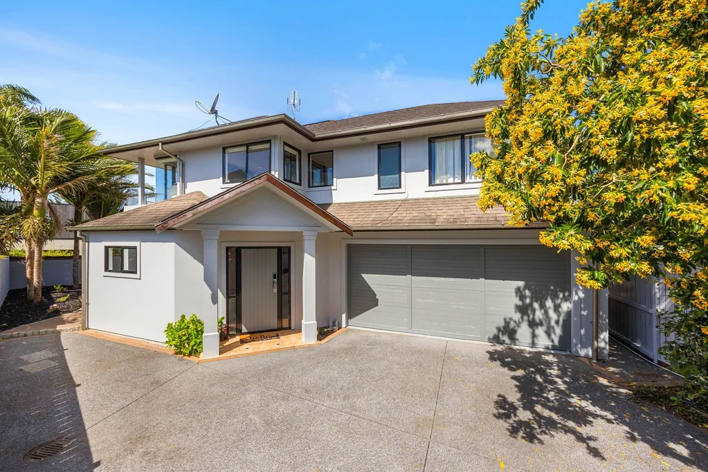 4-BEDROOM IN Macleans College