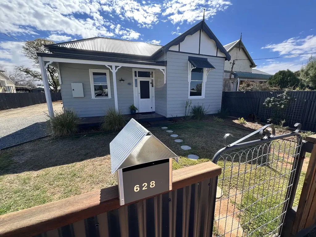 Broken Hill 3 Bedroom Tastefully Renovated Throughout