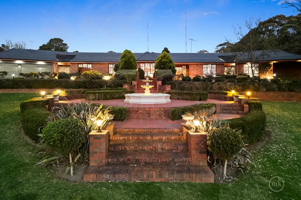 Lower Plenty 4ਬੈੱਡਰੂਮ Grand Entertainer’s Residence with Country Charm