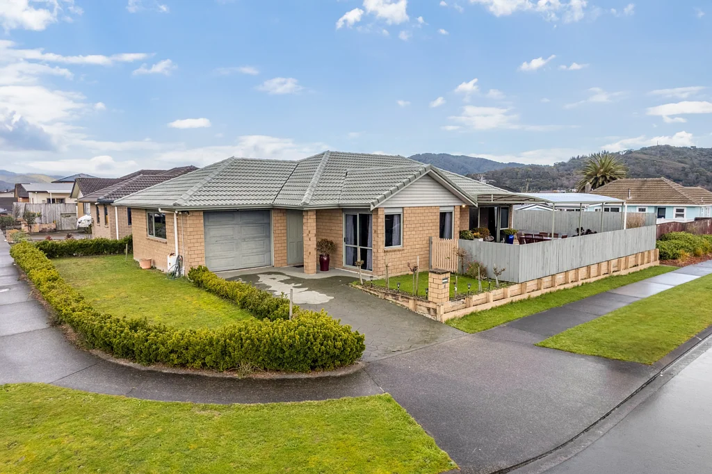 Wainuiomata 3침실 Low Maintenance Family Home