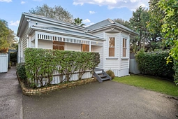 88 School Road, Kingsland