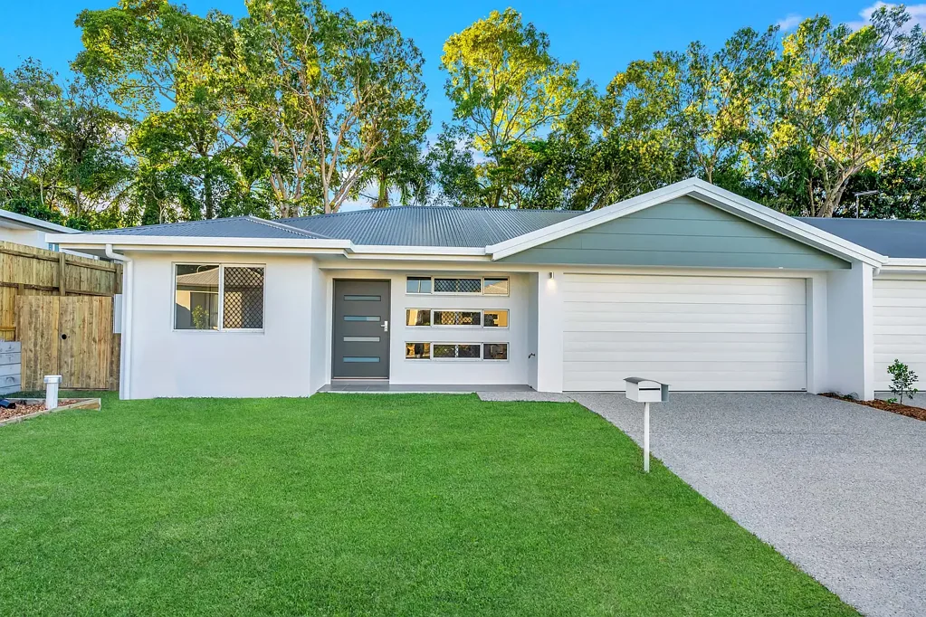 SIMPLY STUNNING! PRIVATE, MODERN AND SPACIOUS DUPLEX