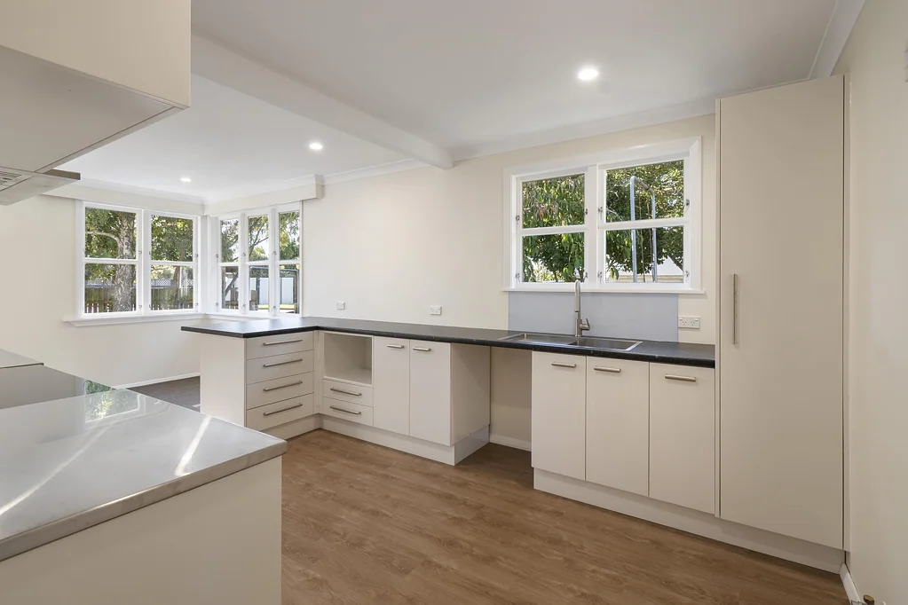 Bulls 5Habitaciones Renovated Family Home + 1 Bedroom Flat