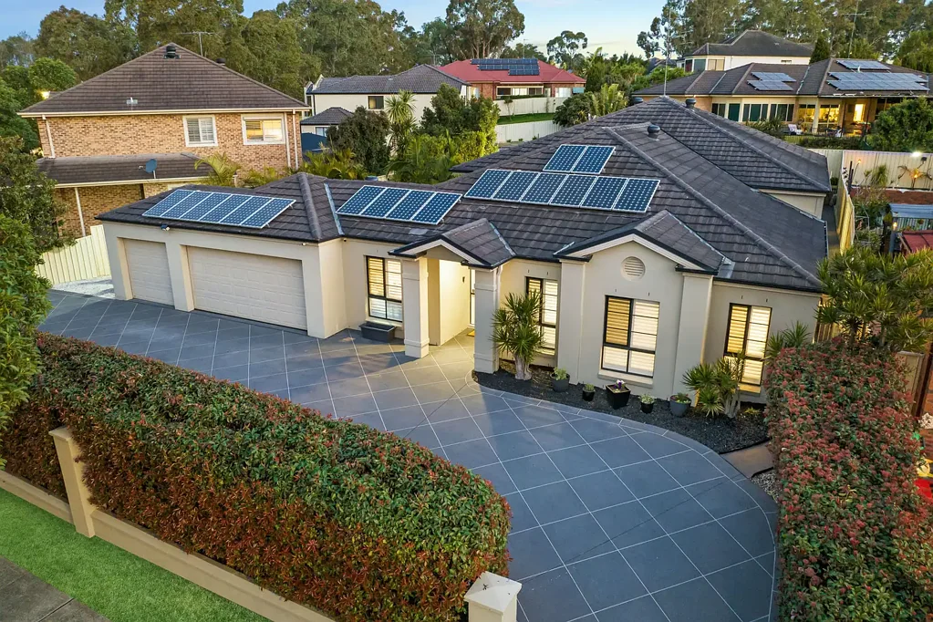 Mount Annan 6ਬੈੱਡਰੂਮ The big family home with a Bali Backyard