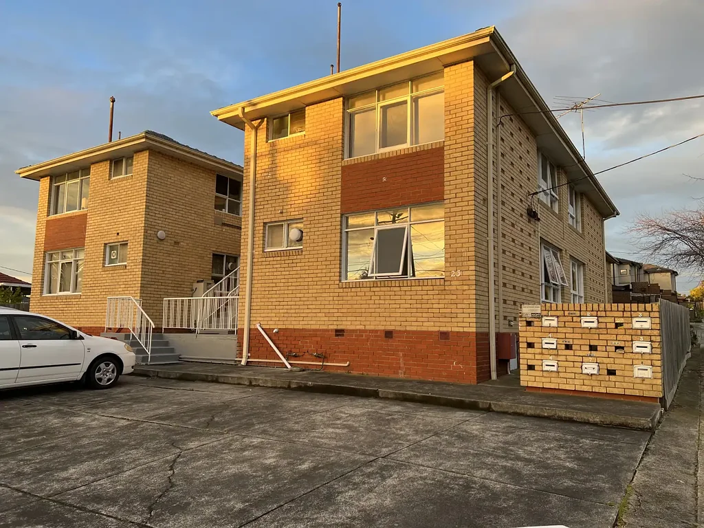 Updated 1 Bedroom Apartment in Convenient Location