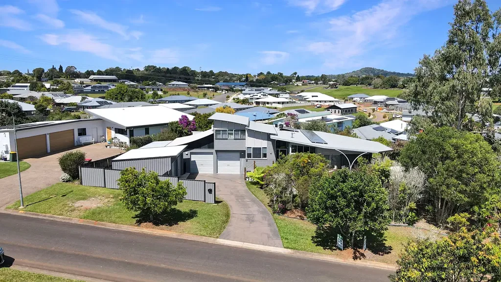 Yungaburra 5chambre Stunning Multi-Level Home with a Granny Flat