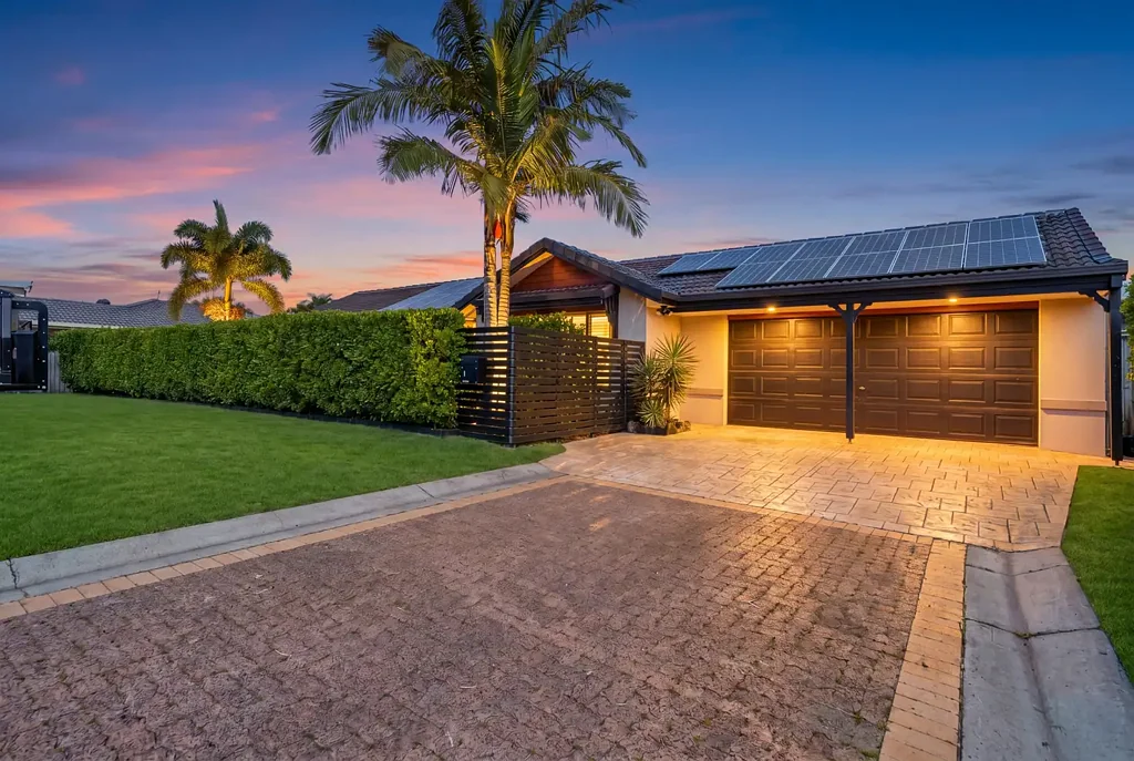 Burleigh Waters 4कमरा FAMILY HOME, INVESTMENT PROPERTY, LOW MAINTENANCE, UNBEATABLE VALUE.
