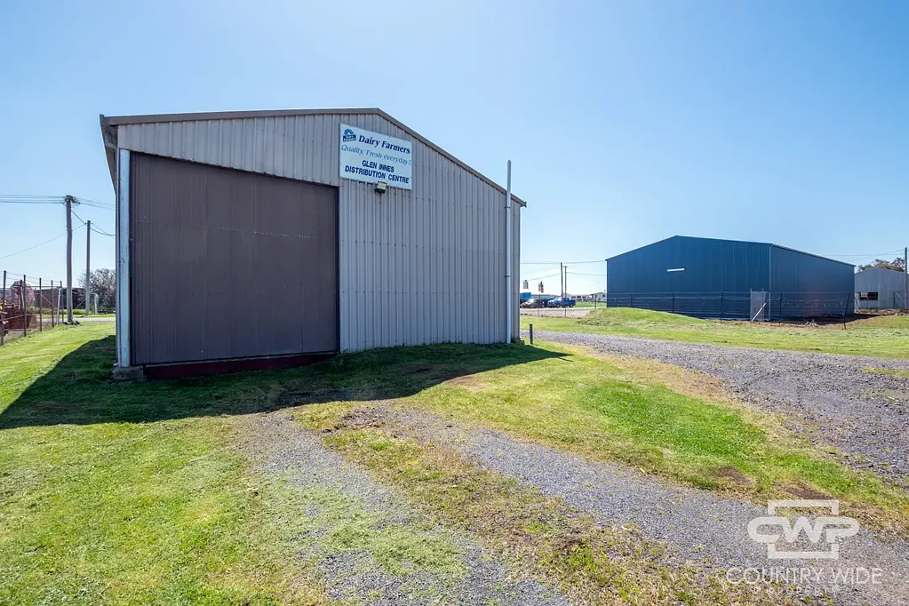 Commercial Shed with Easy Access