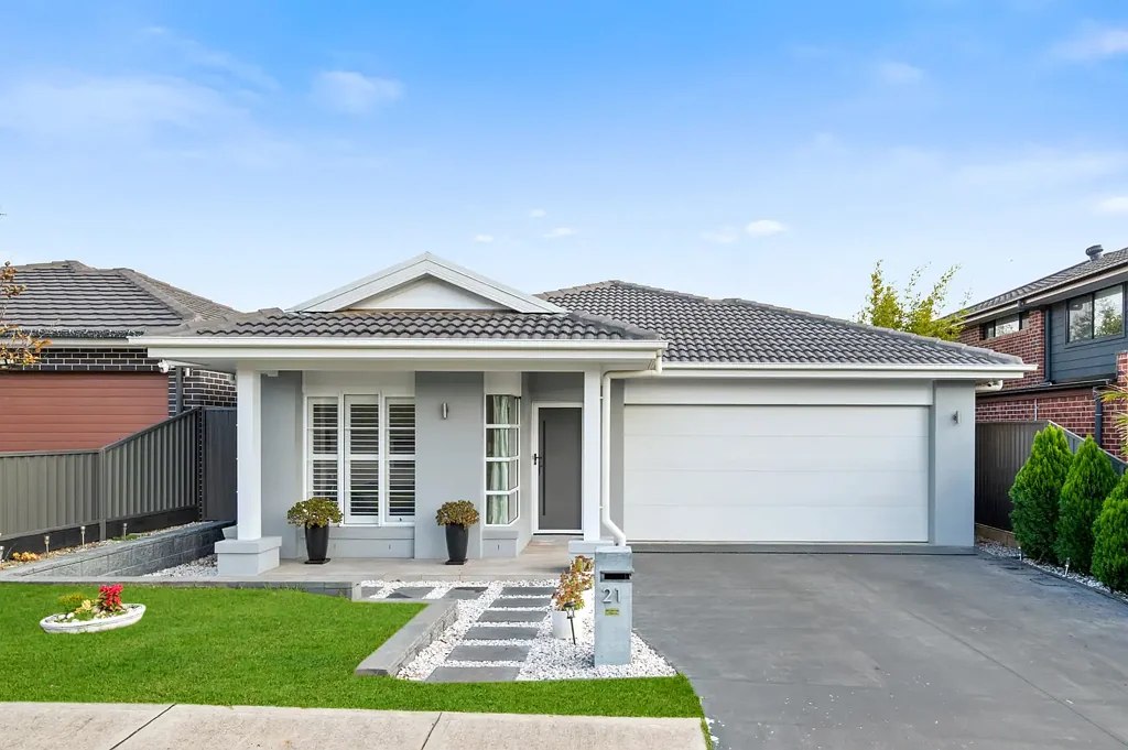 Leppington 4房 宽敞376平地块 4卧主套带步入式衣帽间 现代厨房配优质电器 独立客厅 书房 双车库带内部通道 靠近学校公园商店 Spacious & Stylish Family Living in Sought-After Leppington