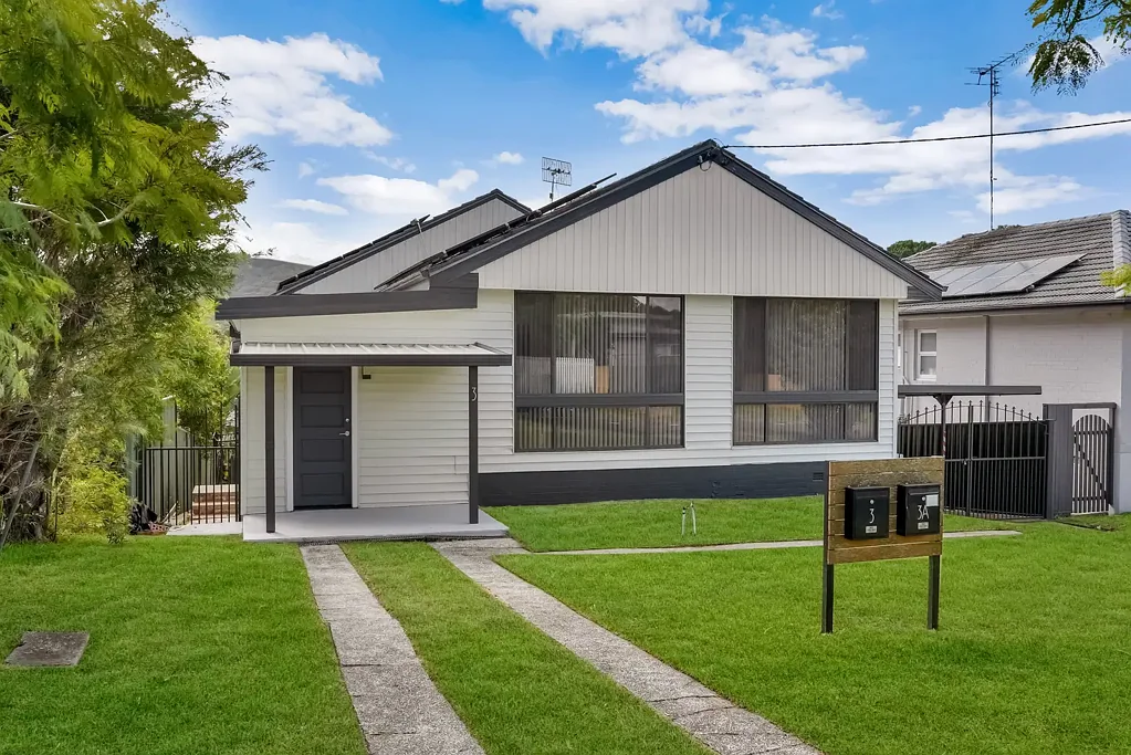 Springfield 5房  House + Council Approved Granny Flat