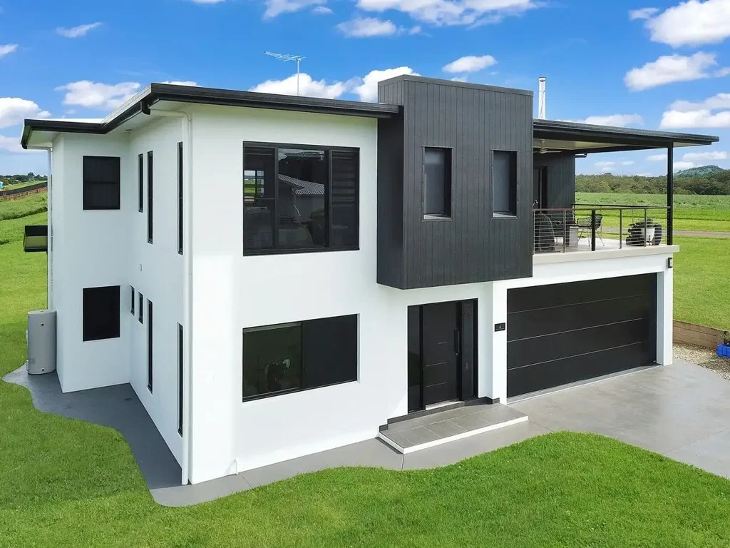 Yungaburra 4 Bedroom Stunning Home with Modern Elegance