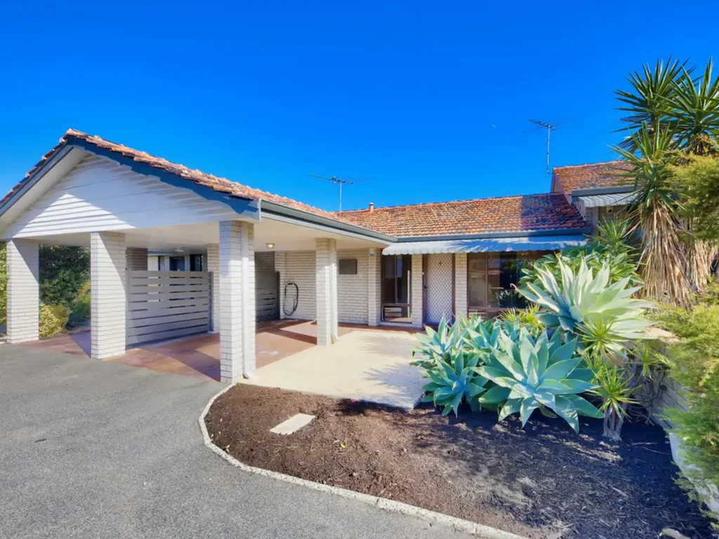 4/215 Royal Street, Yokine, WA 6060
