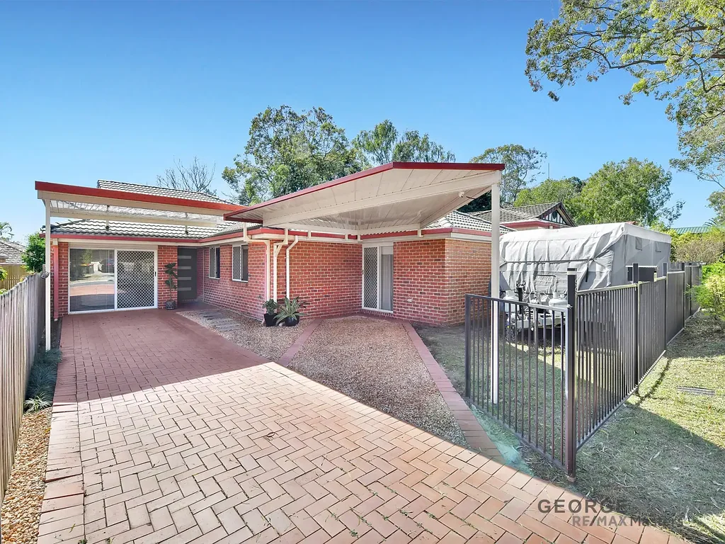 Forest Lake 4 Slaapkamer Much loved family home - first time offered in 20 years! Inspection 7 days a week!