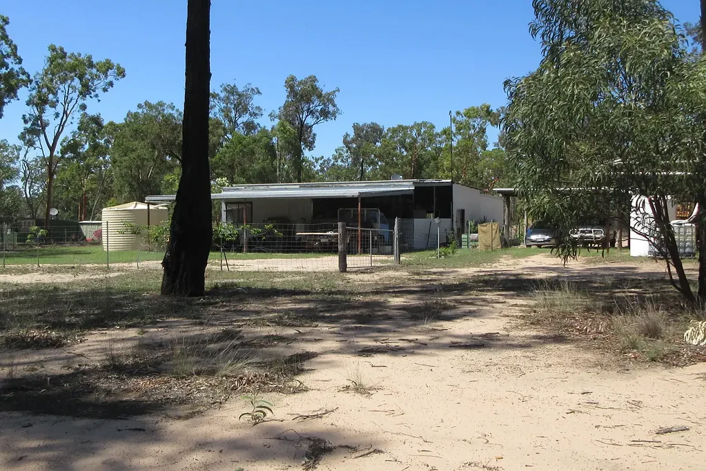 Tara  Main dwelling plus 2 liveable cottages