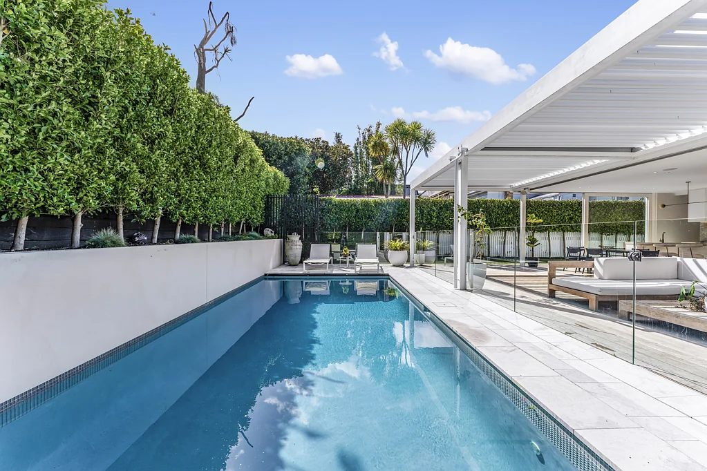 Ponsonby 4ਬੈੱਡਰੂਮ A villa of scale, sun and sophistication