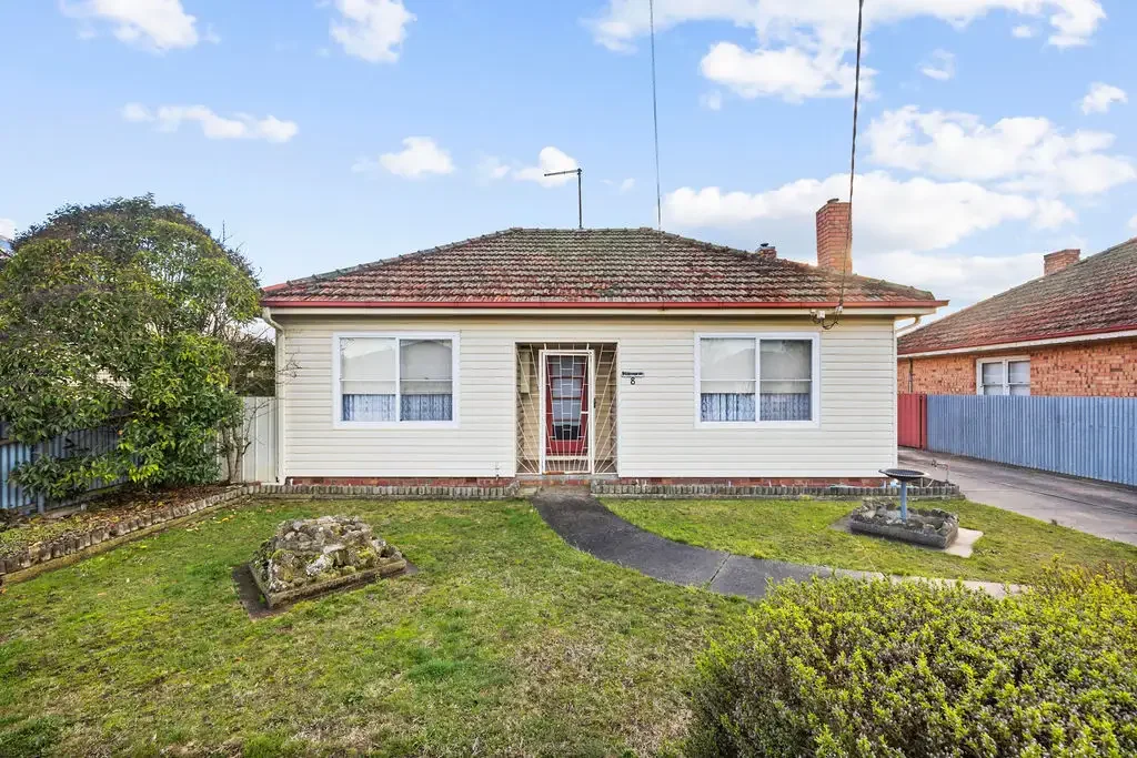 8 Iris Avenue, Wendouree, VIC 3355