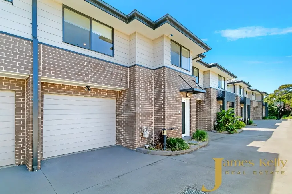 Modern and Conveniently Located 3 Bedroom Townhouse !