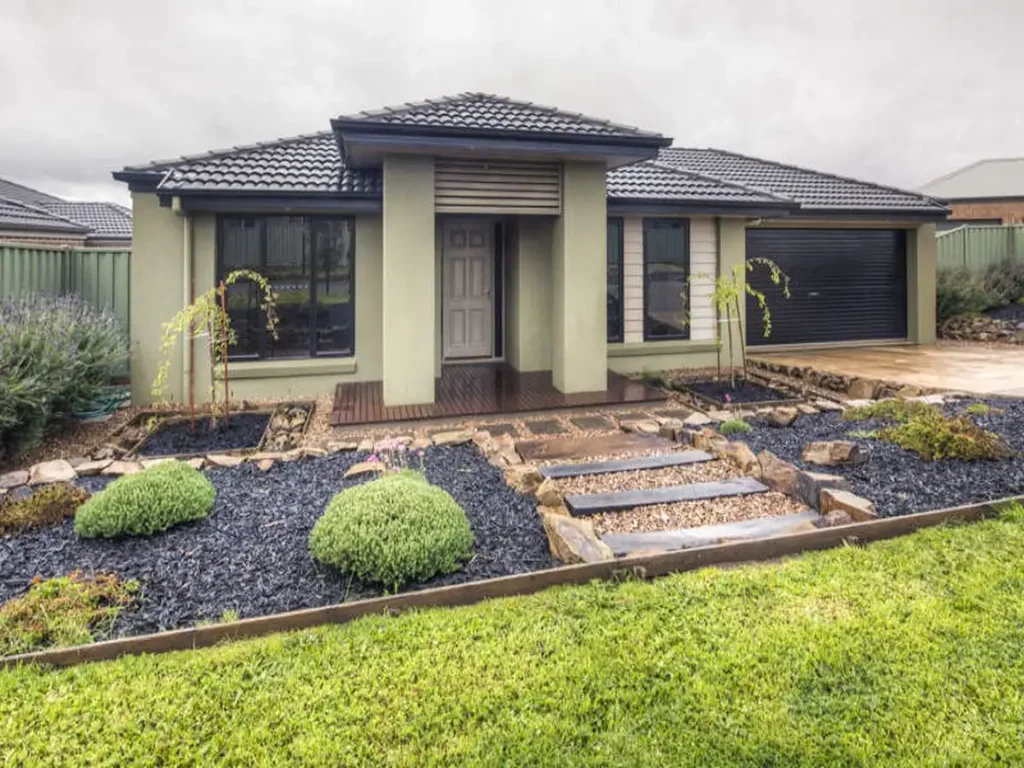 GREAT FAMILY HOME IN SOUGHT AFTER MACARTHUR PARK