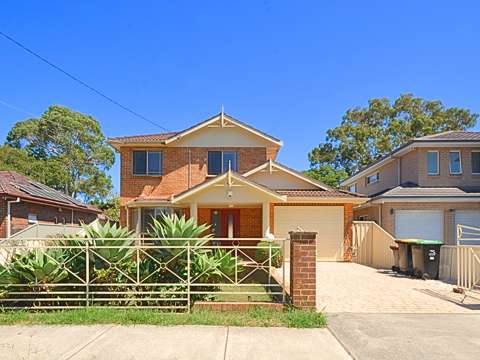 BEAUTIFUL 2 STOREY RESIDENCE WITH AIR/CON Close to Westmead Hospital