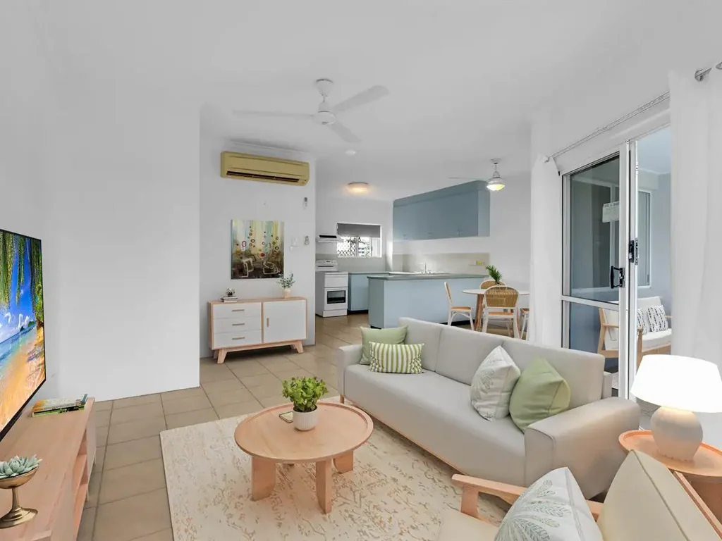 Cairns North 2Phòng ngủ Top Floor Living in One of Cairns North's Most Sought-After Complexes