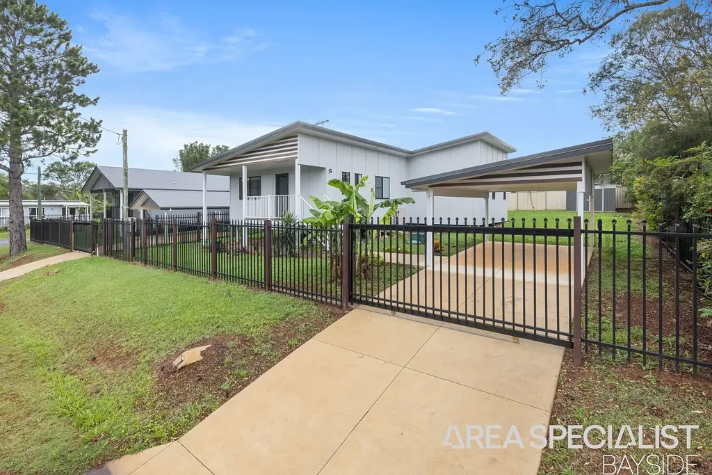 Macleay Island 3Zimmer QUALITY NEAR NEW, ECO FRIENDLY HOME - WALK TO EVERYTHING - 653 SQM&apos;S