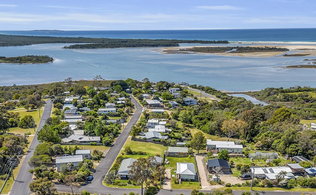 Mallacoota  Large Block with Dual Access