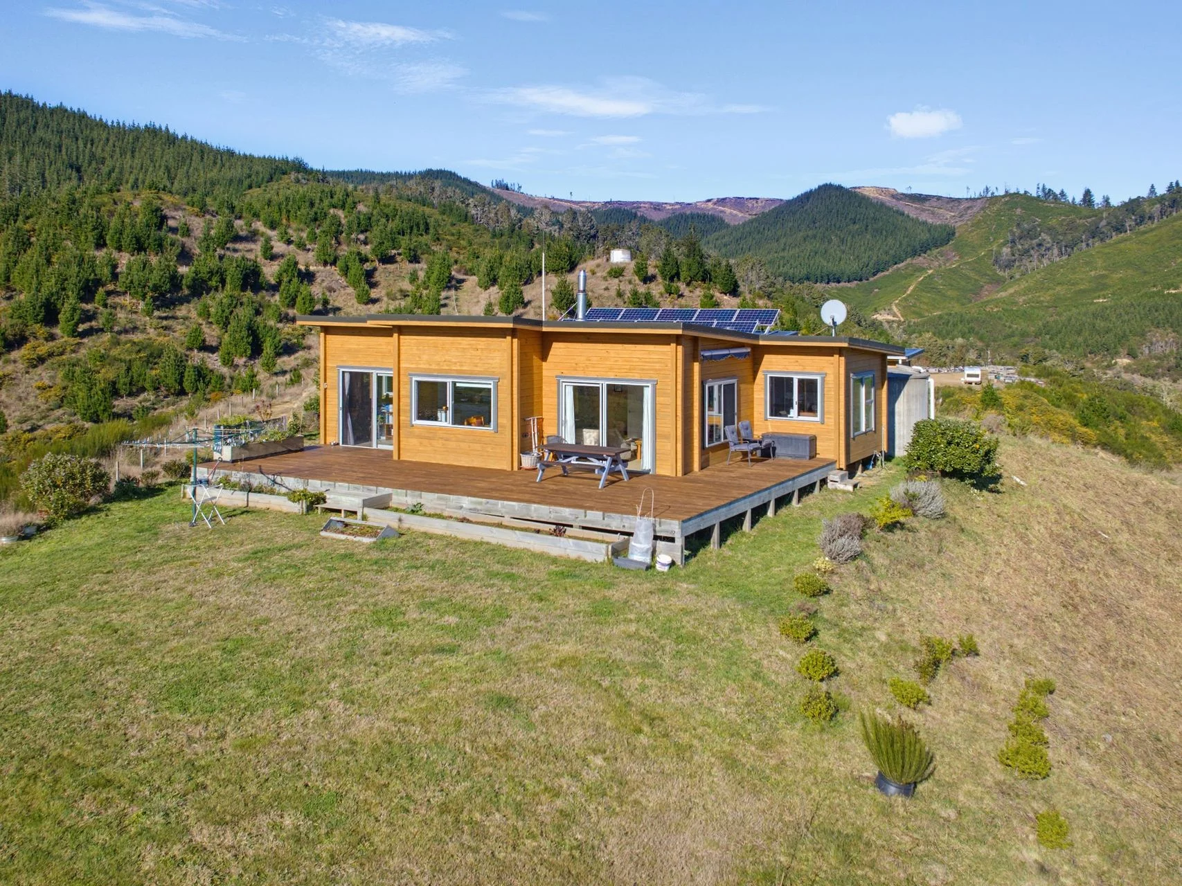 Tapawera 2chambre Modern Off-Grid Living with Unmatched Views!