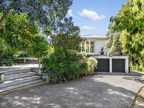 Saint Heliers 4房  Renovate, rebuild, or develop on a rare 1,128m²