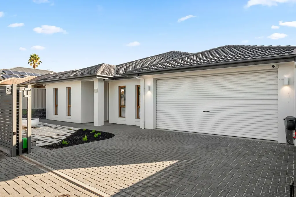 South Brighton 3Zimmer Live large from a South Brighton sanctuary that delivers on every front…
