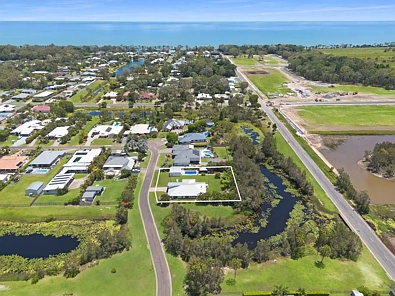 Dundowran Beach 4房  BEACHSIDE DUNDOWRAN!! ONLY SECONDS TO THE BEACH!!