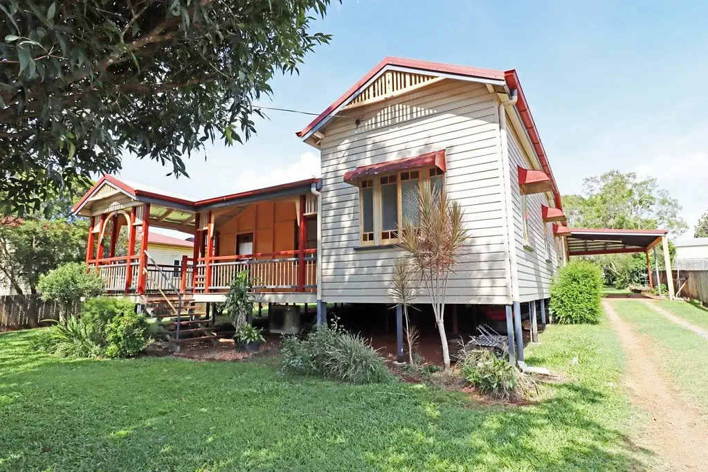 Atherton 4 Bedroom Charming Queenslander with Space, Character & Convenience