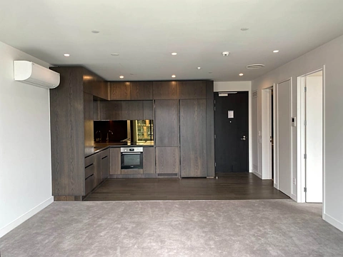 NEAR NEW ONE BEDROOM APARTMENT WITH CAR PARK