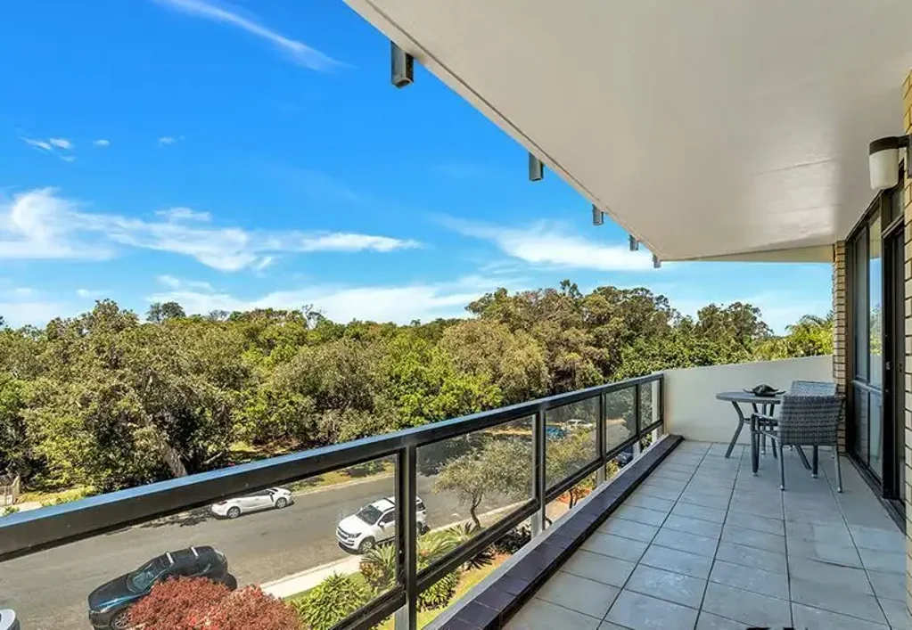 Fully Furnished Beachfront Unit – Prime Coastal Living