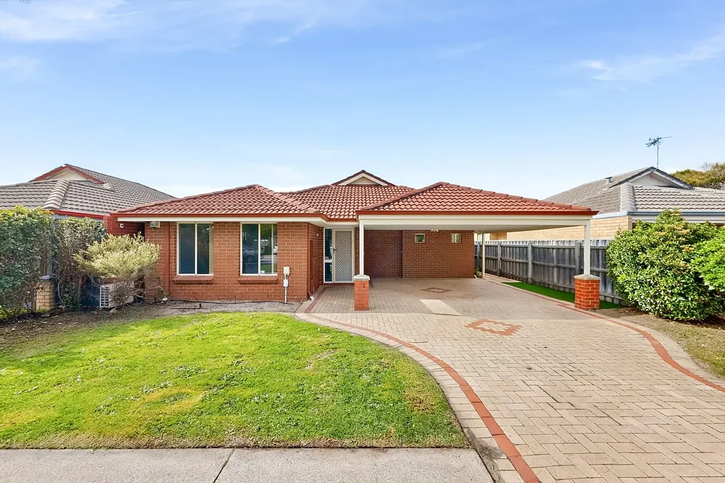 WELL MAINTAINED & GREAT LOCATION