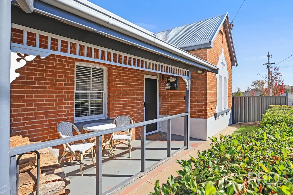 Tamworth 3Habitaciones Charming Character in a Coveted East Tamworth Address!