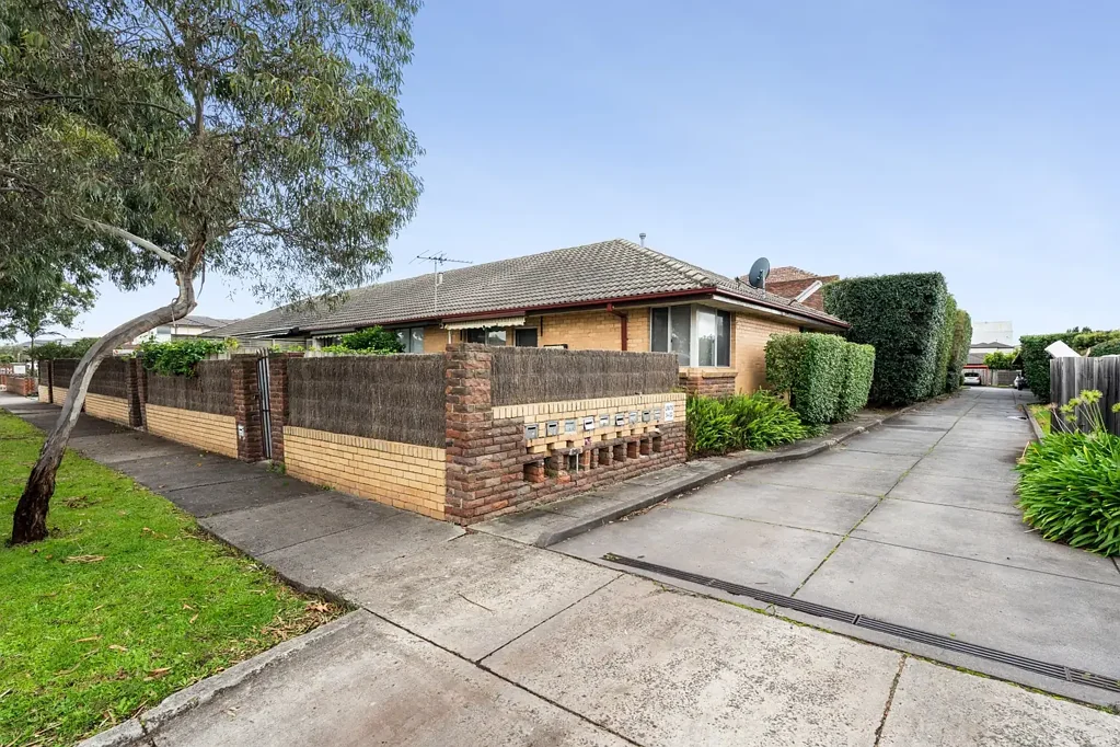 Comfortable Two-Bedroom Apartment in Convenient Pascoe Vale Location