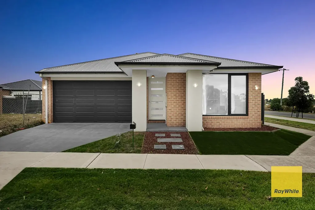 Rockbank 3 Bedroom Great House in Convenient Location
