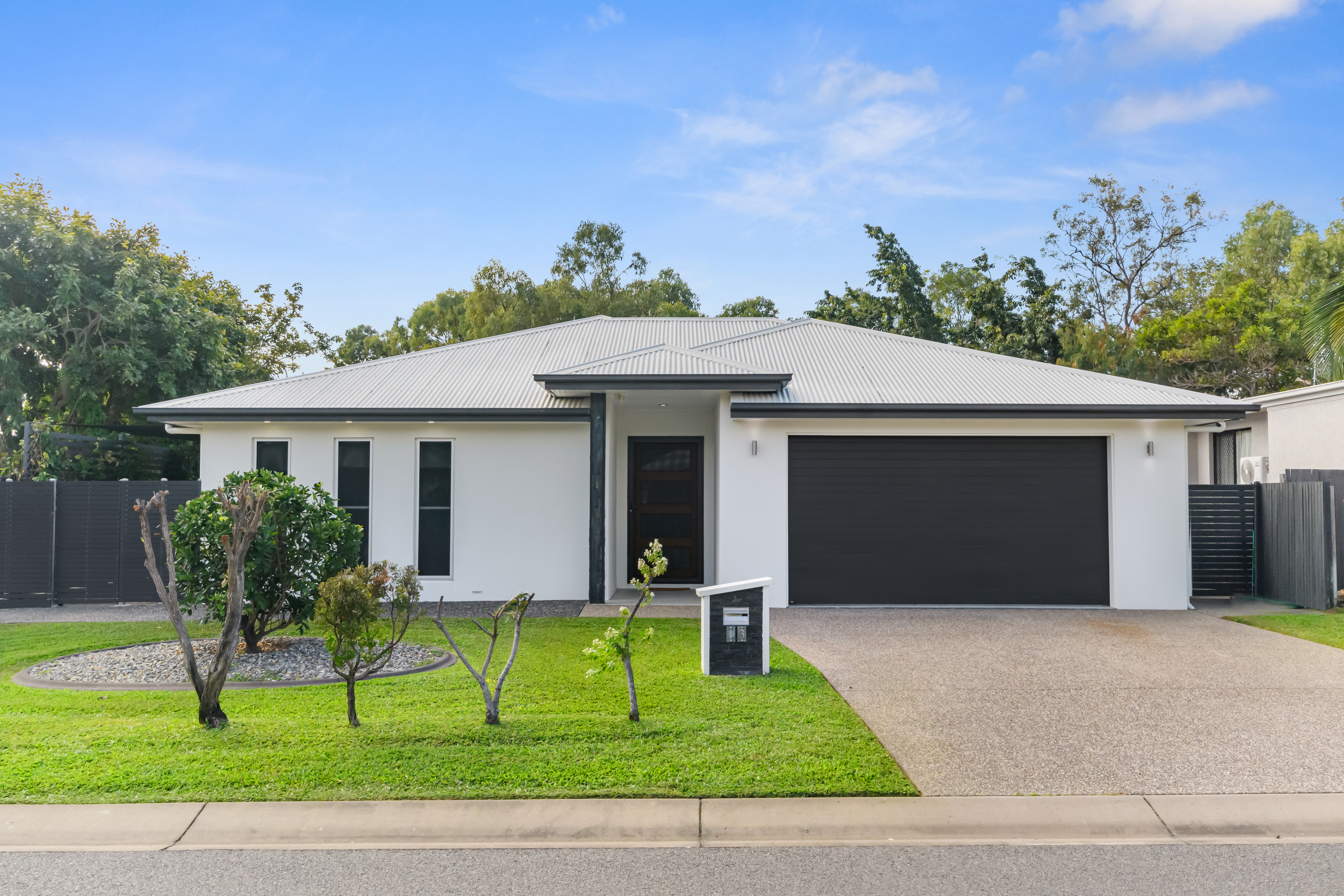 13 BROWNING ST, MOUNT LOUISA QLD 4814, 0 phòng ngủ, 0 phòng tắm, House