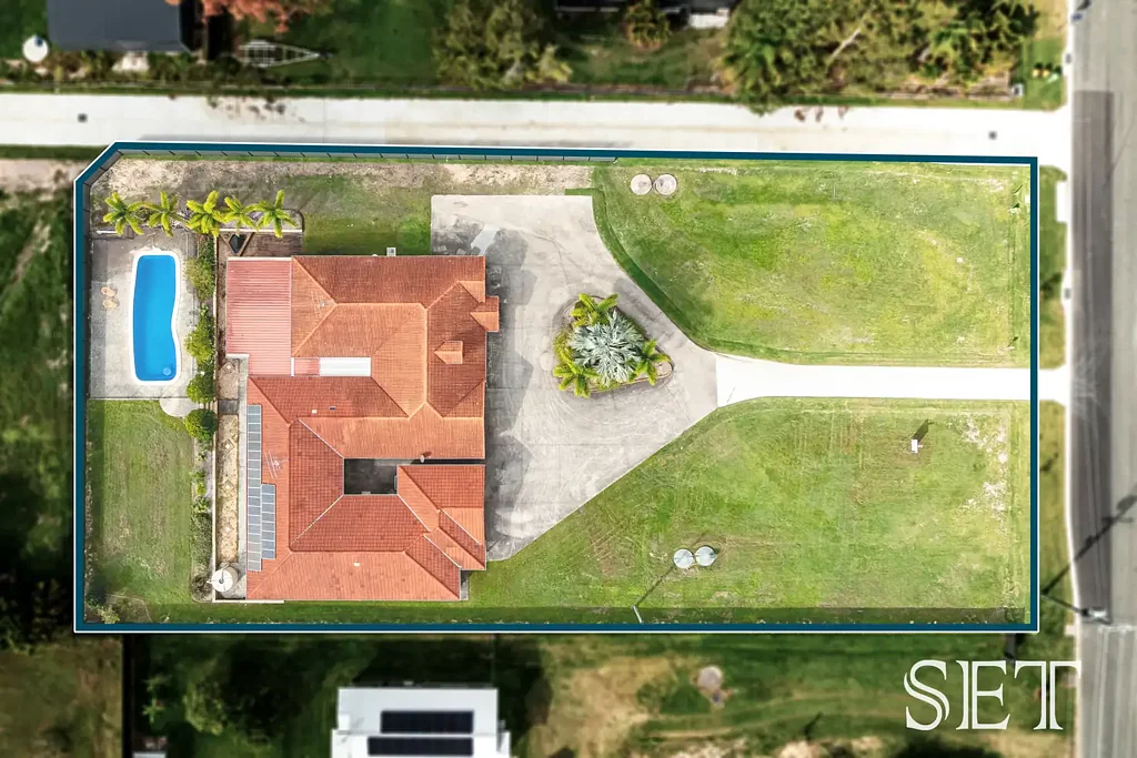 Burpengary East 8ห้องนอน LUXURY LIVING IN BURPENGARY EAST!!