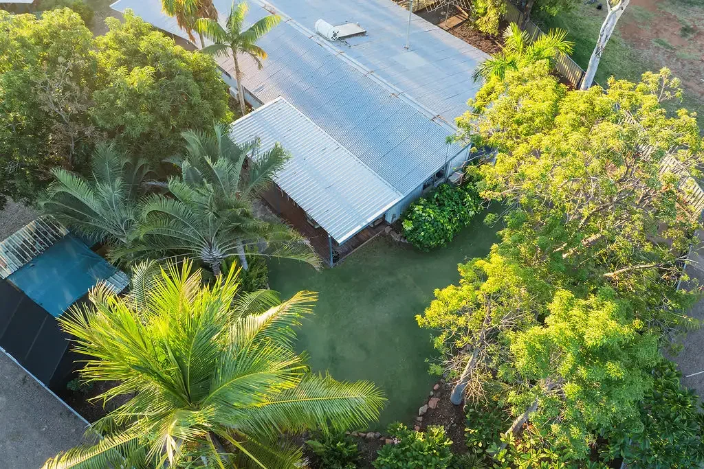 Kununurra 3房  BEAUTIFUL 1972 BUNGALOW ON A GENEROUS 1588m2 BLOCK