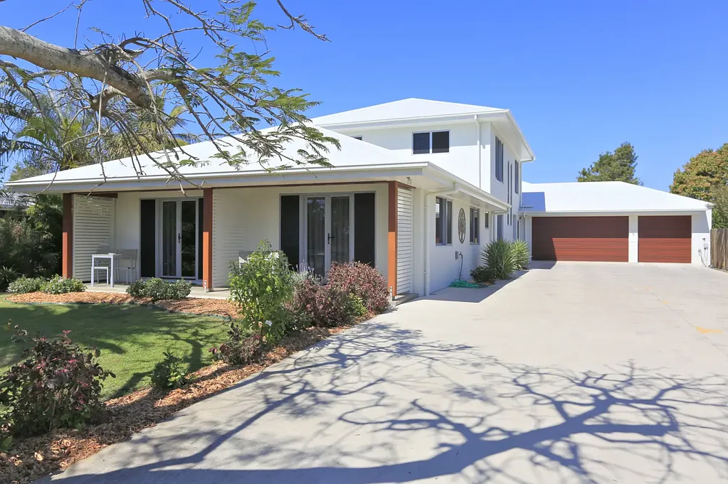 Bargara 8 Bedroom Ultimate Coastal Home with Granny Flats, Relatives Retreats or Home Air B&B