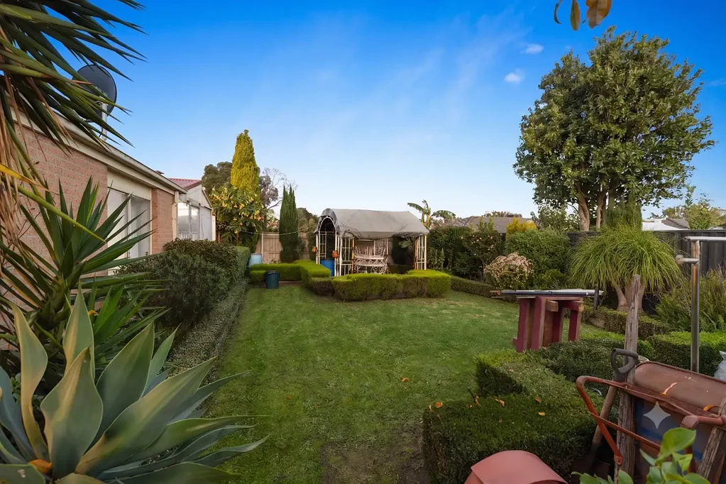 Cranbourne West 3 Slaapkamer Family Comfort, Space & Entertaining on a Generous 597sqm Allotment